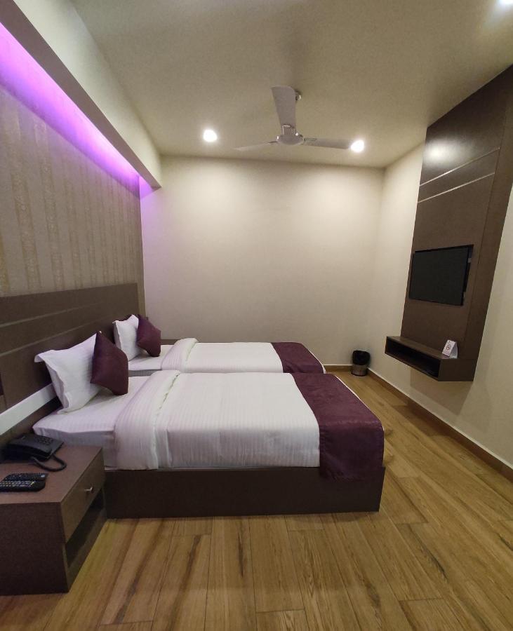 ลาเวนเดอร์ อินโฟพาร์ค โกจิ Hotel Kochi ภายนอก รูปภาพ