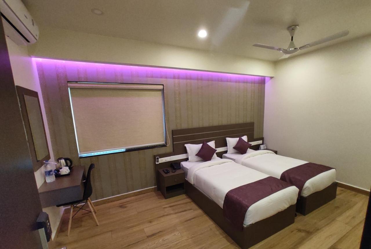 ลาเวนเดอร์ อินโฟพาร์ค โกจิ Hotel Kochi ภายนอก รูปภาพ