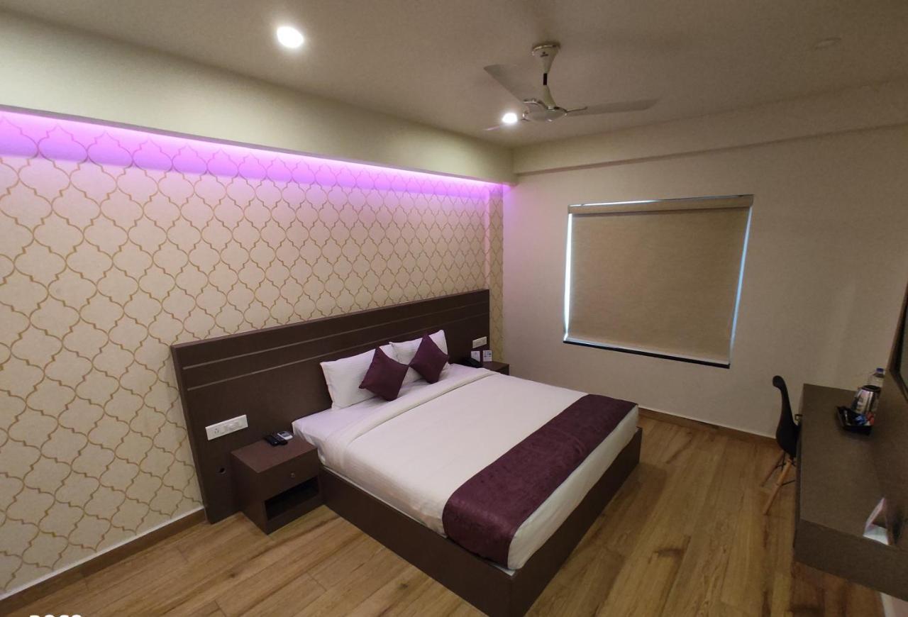 ลาเวนเดอร์ อินโฟพาร์ค โกจิ Hotel Kochi ภายนอก รูปภาพ